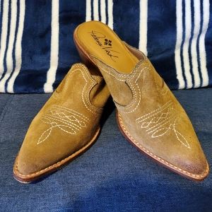 Patricia Nash Clog, Size 7.5